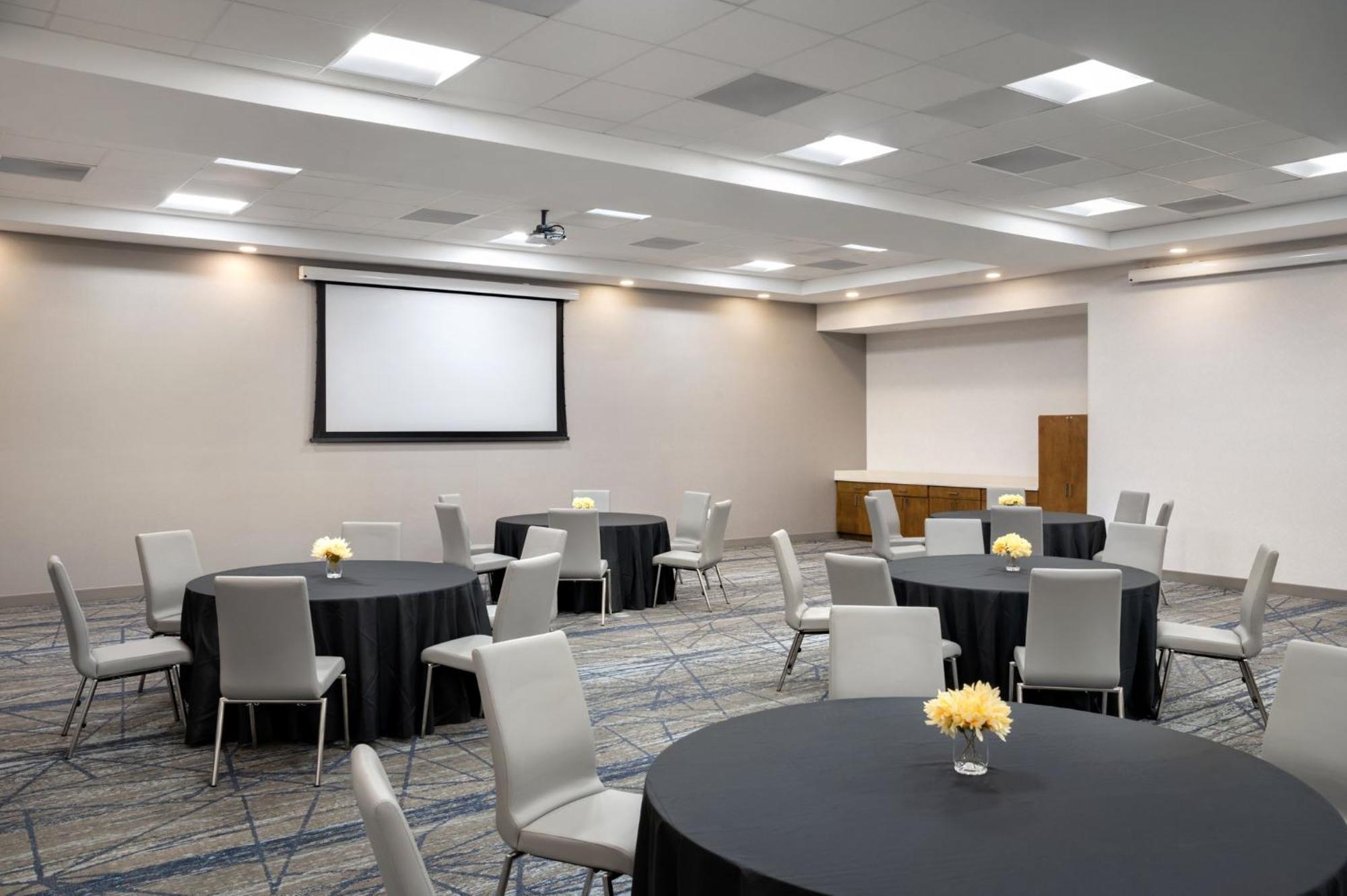 Holiday Inn Express Richmond By Ihg Esterno foto