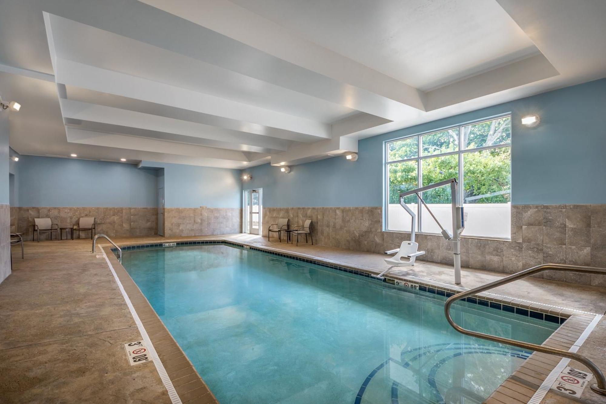 Holiday Inn Express Richmond By Ihg Esterno foto
