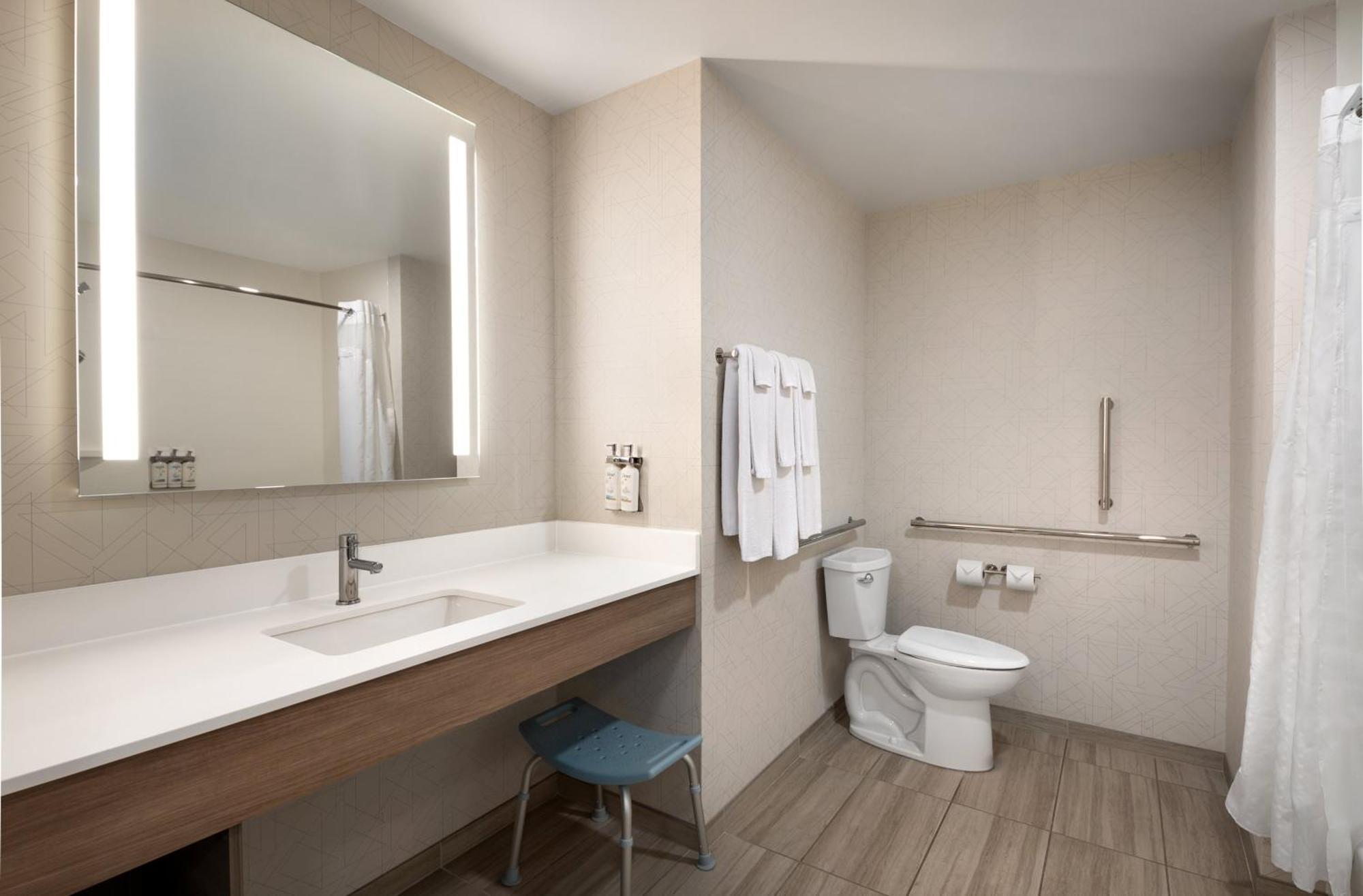 Holiday Inn Express Richmond By Ihg Esterno foto