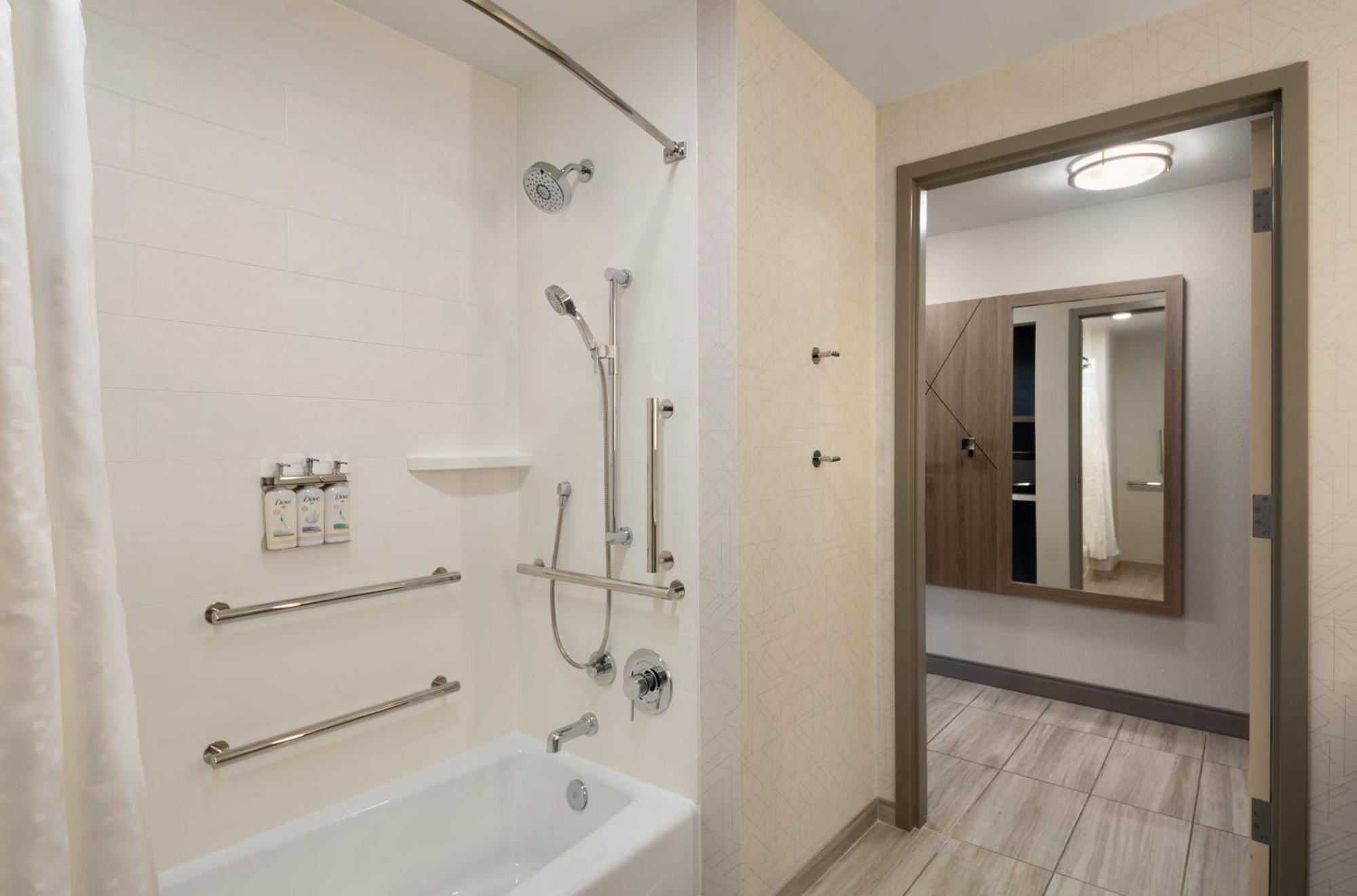 Holiday Inn Express Richmond By Ihg Esterno foto