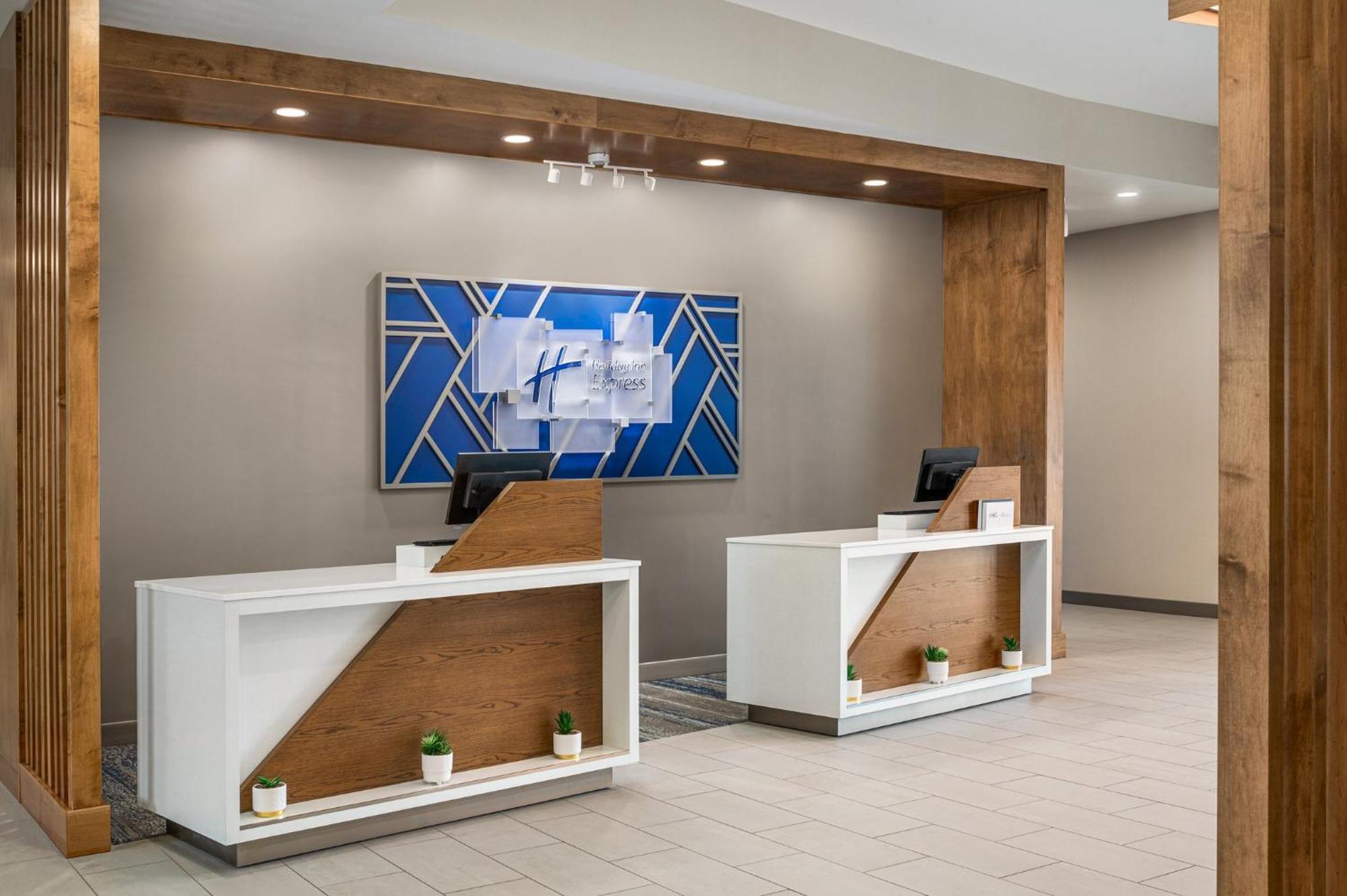 Holiday Inn Express Richmond By Ihg Esterno foto